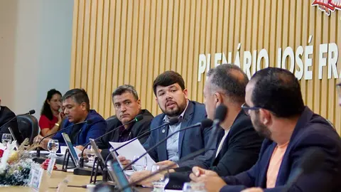 Câmara de Nova Floresta debate nomes e prorroga Plano de Educação.