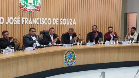 Câmara Municipal de Nova Floresta Realiza Sessão com Entrega de Moções de Aplausos e Projetos de Lei