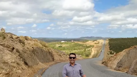 Vereador Tiago Enfermeiro (PSB) visita obra da PB 151, entre Nova Floresta e Picuí