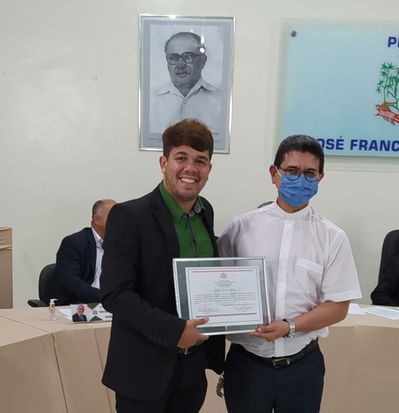 Câmara Municipal de Nova Floresta concede honraria ao Padre Rogério.