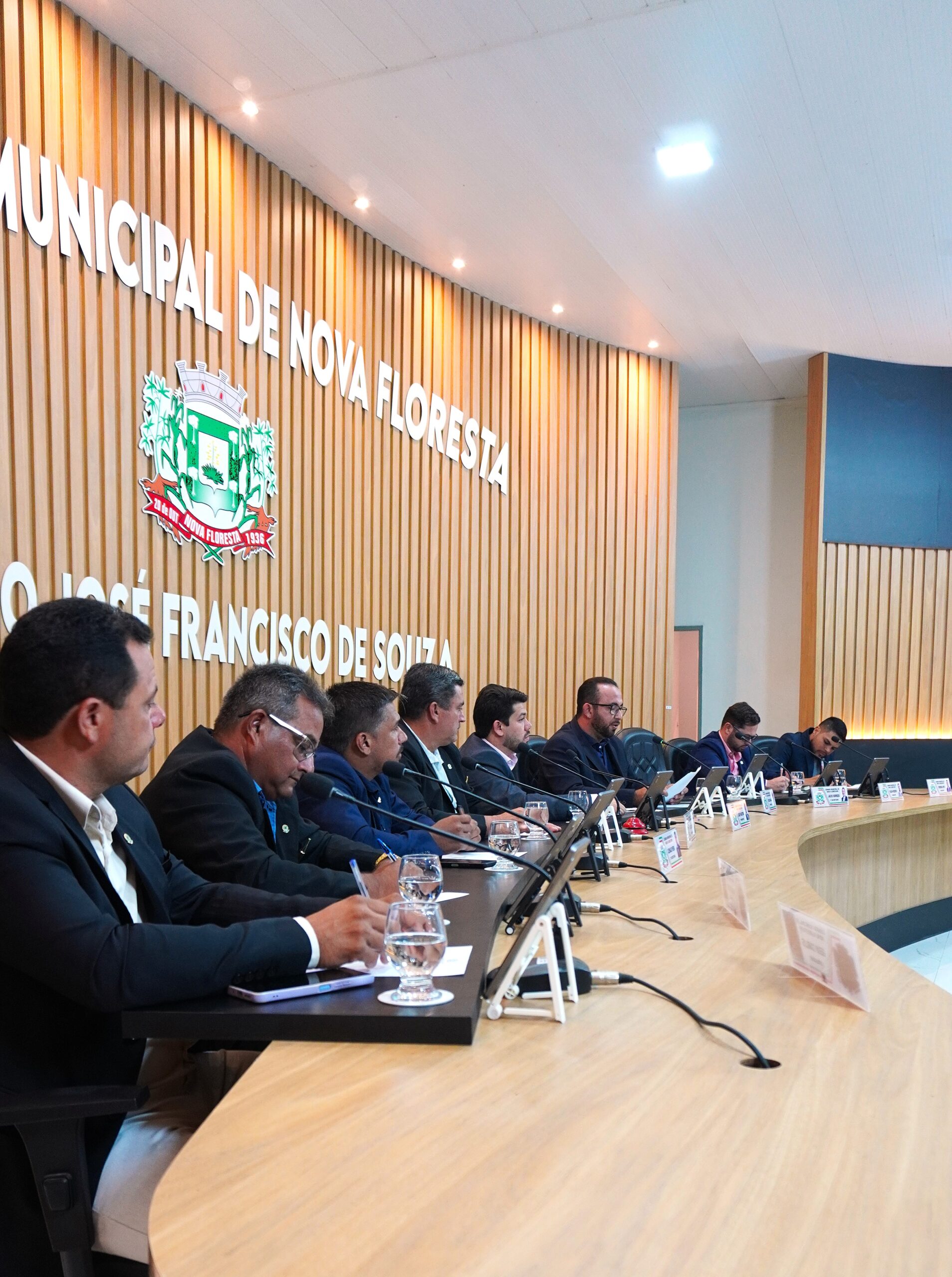 Câmara Municipal de Nova Floresta Realiza 10ª Sessão Ordinária com Diversos Requerimentos e Projetos de Lei